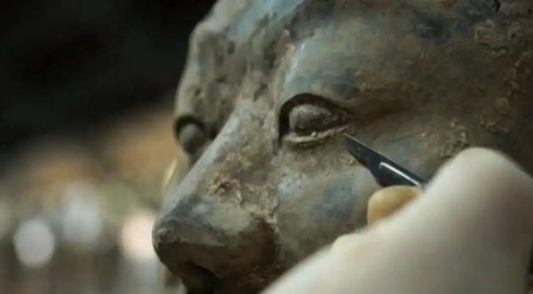 掰断兵马俑拇指,他终于认罪了!(掰断兵马俑手指最终判决)