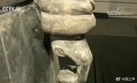 美国男子承认掰断并偷走兵马俑手指!检方撤销了盗窃文物指控,案件或将轻判!网友怒了(美国兵马俑被断指结果)