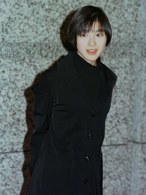 日本女明星出轨,丈夫哭着替她道歉却被骂了一顿,这是为啥(日本女明星出家)