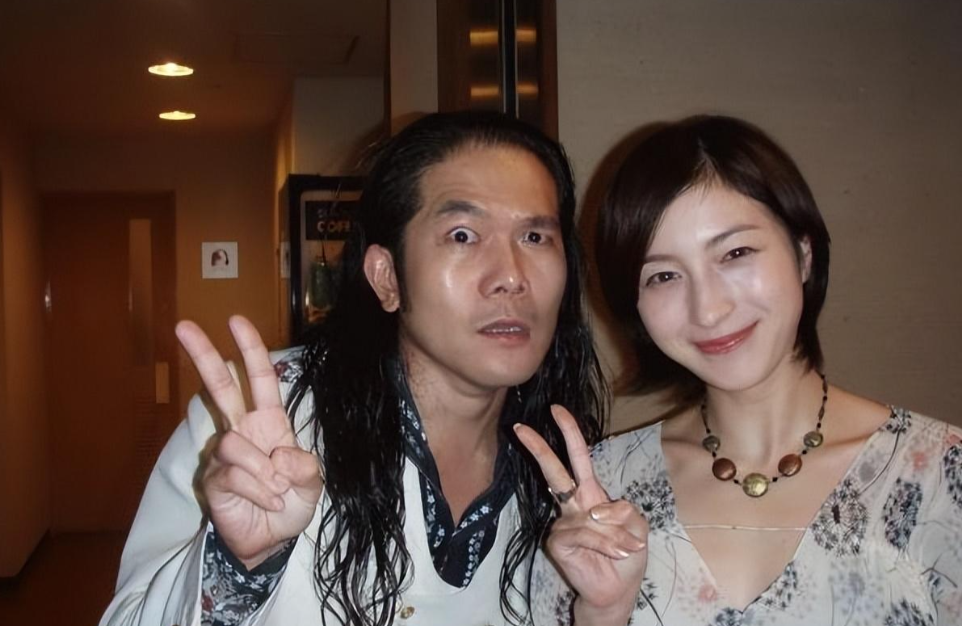 日本女明星出轨,丈夫哭着替她道歉却被骂了一顿,这是为啥(日本女明星出家)