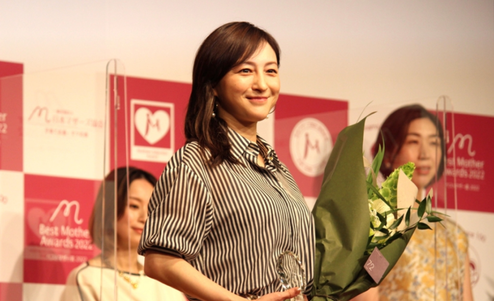 日本女明星出轨,丈夫哭着替她道歉却被骂了一顿,这是为啥(日本女明星出家)