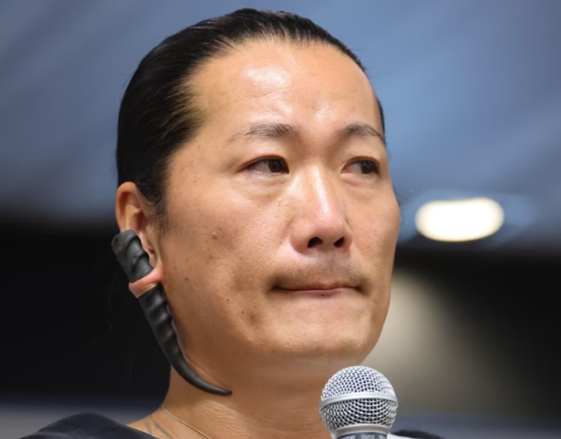 日本女明星出轨,丈夫哭着替她道歉却被骂了一顿,这是为啥(日本女明星出家)