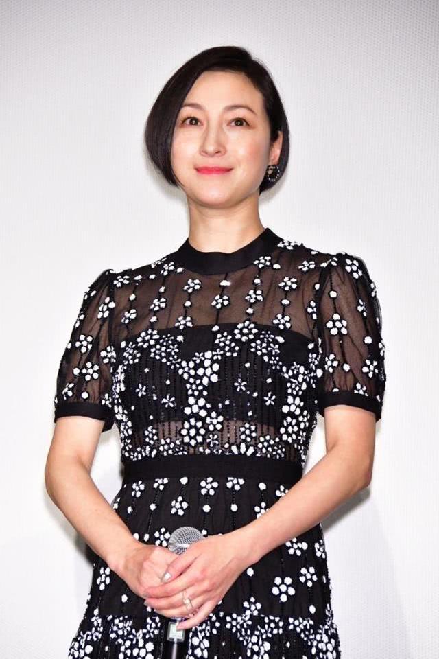 日本女明星出轨,丈夫哭着替她道歉却被骂了一顿,这是为啥(日本女明星出家)