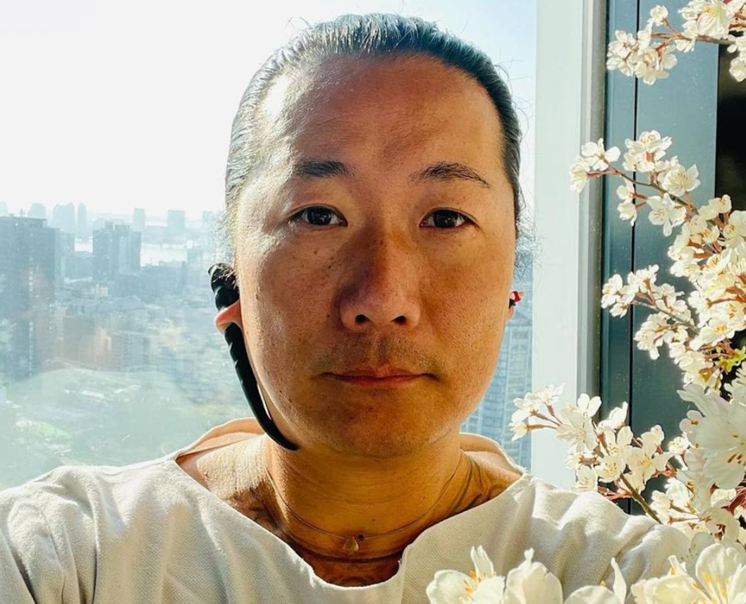 日本女明星出轨,丈夫哭着替她道歉却被骂了一顿,这是为啥(日本女明星出家)