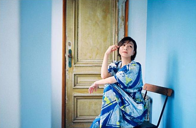 日本女明星出轨,丈夫哭着替她道歉却被骂了一顿,这是为啥(日本女明星出家)