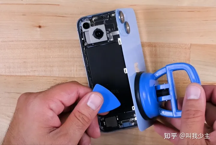 苹果内斗!高管回怼乔布斯女儿,坚称:iPhone14比13Pro更好(乔布斯女儿的名字叫什么)