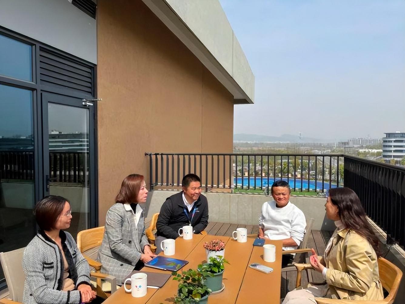 风云人物马云证实已经回到国内,现身杭州云谷学校!(马云办的云谷学在哪?什么时候招生,住校吗?)