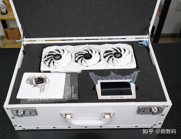 这才是真正的卡皇?影驰RTX 3090 Ti名人堂限量版显卡评测-影驰的显卡是丐版吗