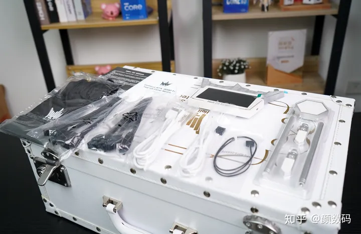 这才是真正的卡皇?影驰RTX 3090 Ti名人堂限量版显卡评测-影驰的显卡是丐版吗