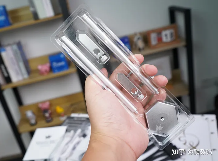 这才是真正的卡皇?影驰RTX 3090 Ti名人堂限量版显卡评测-影驰的显卡是丐版吗