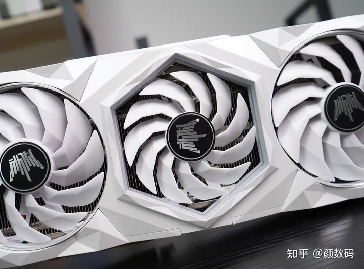 这才是真正的卡皇?影驰RTX 3090 Ti名人堂限量版显卡评测-影驰的显卡是丐版吗