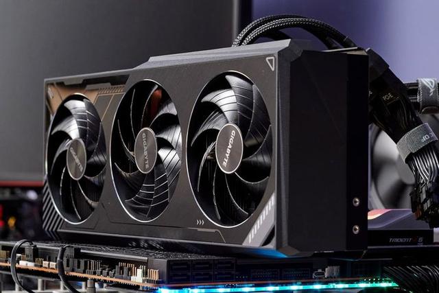 技嘉RTX3090Ti魔鹰OC:鹰击长空展现王者风范