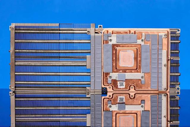 技嘉RTX3090Ti魔鹰OC:鹰击长空展现王者风范