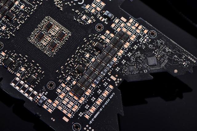 技嘉RTX3090Ti魔鹰OC:鹰击长空展现王者风范