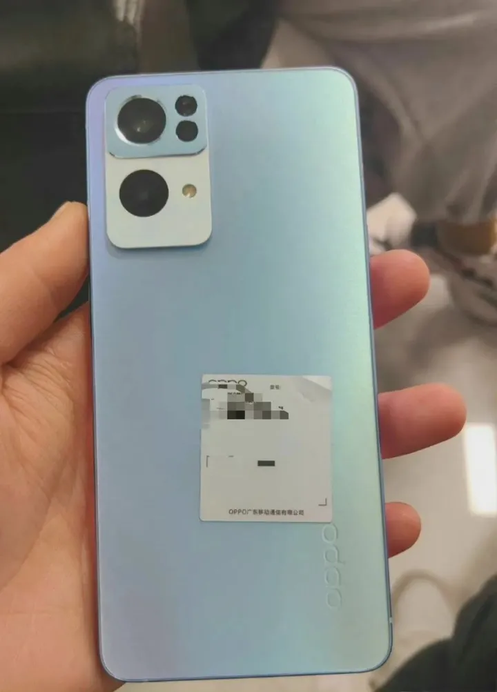 OPPO Reno7真机曝光,跑马灯设计,满满山寨机的味道!-opporeno4se跑马灯