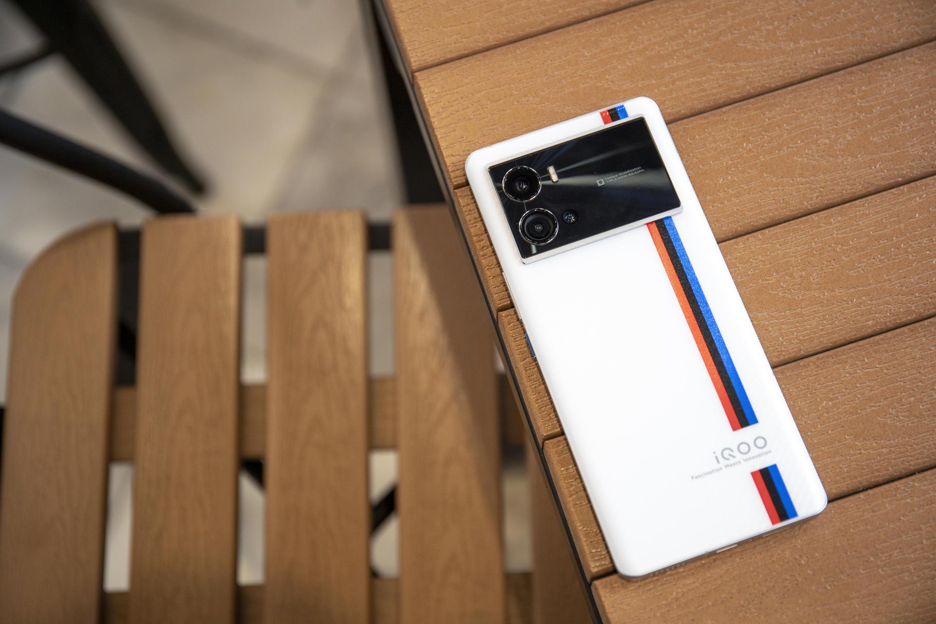 目前这4款手机最值得买,几乎没有“差评”,看看你选了哪一部?-什么手机最没用