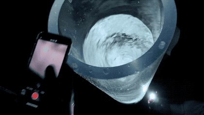 堪比科幻大片!苹果新实验发布:猜猜iPhone XS怎么拍的水?-由iphonexsmax拍摄水印