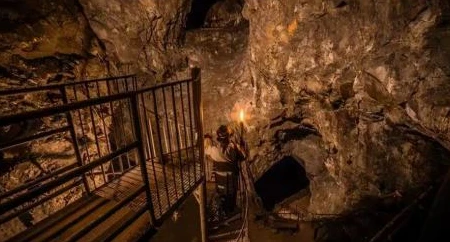 4000米深只为挖金矿,被称为全球最深矿洞,矿内温度最高可达57-世界最深的矿井有多少米长