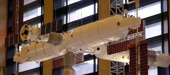 杨利伟:完成选拔-杨利伟的故事迹50字英语作文