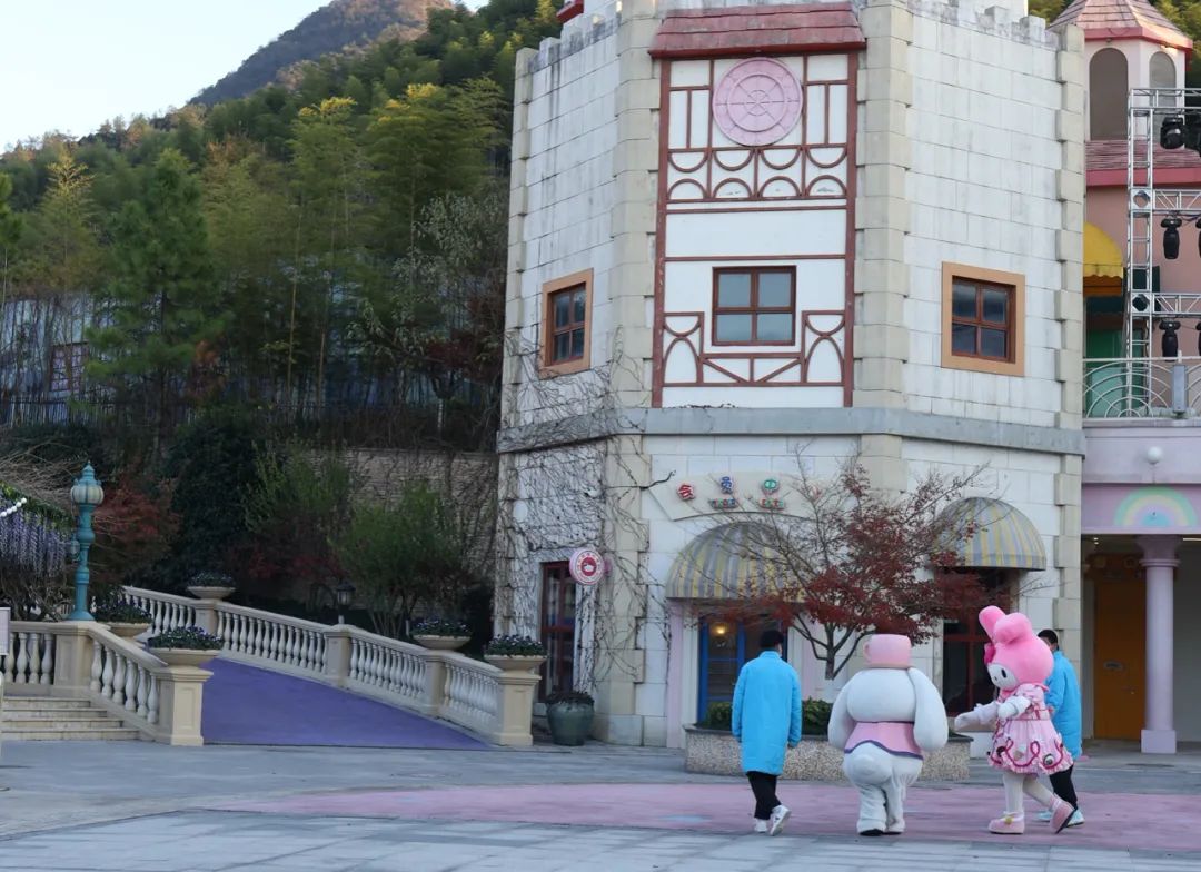 玲娜贝儿爆红阴影下,失落的Hello Kitty乐园-玲娜贝儿是哪个动画里的人物名字