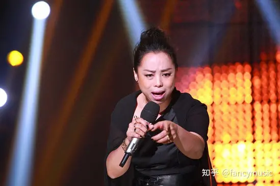 “最丑歌后”黄绮珊:从红极一时到隐退幕后,她都经历了什么?-黄绮珊全部歌曲大全