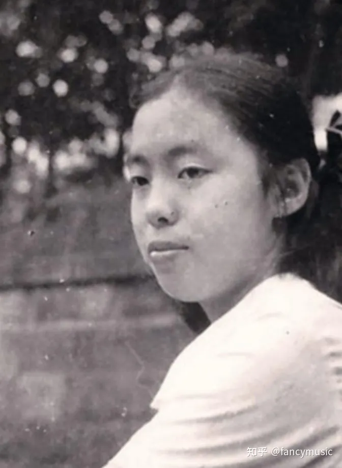 “最丑歌后”黄绮珊:从红极一时到隐退幕后,她都经历了什么?-黄绮珊全部歌曲大全