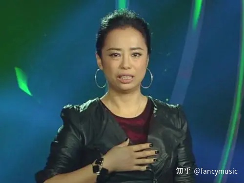 “最丑歌后”黄绮珊:从红极一时到隐退幕后,她都经历了什么?-黄绮珊全部歌曲大全