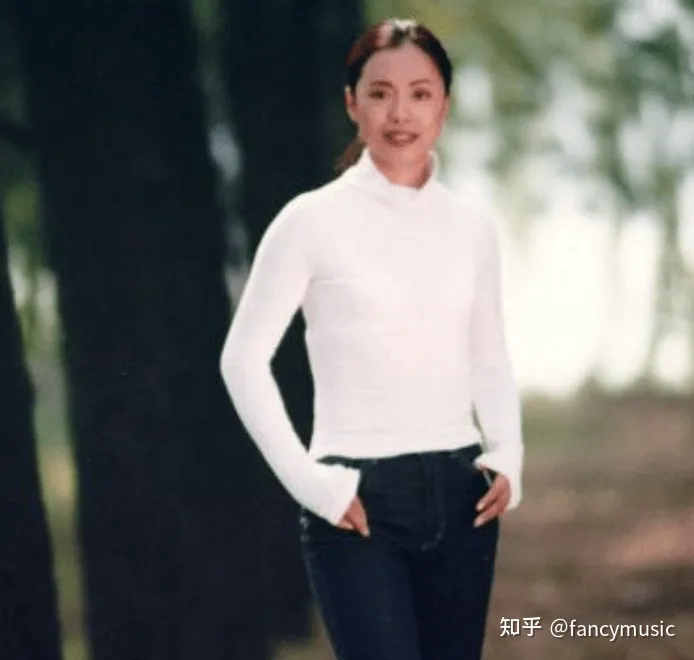 “最丑歌后”黄绮珊:从红极一时到隐退幕后,她都经历了什么?-黄绮珊全部歌曲大全