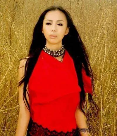 黄绮珊:一婚被折磨后逃婚,二婚被离婚后轻生,三婚背家暴爆丑闻-黄绮珊现任丈夫