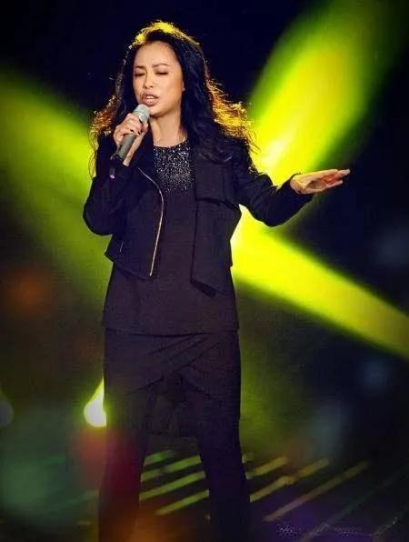 黄绮珊:一婚被折磨后逃婚,二婚被离婚后轻生,三婚背家暴爆丑闻-黄绮珊现任丈夫