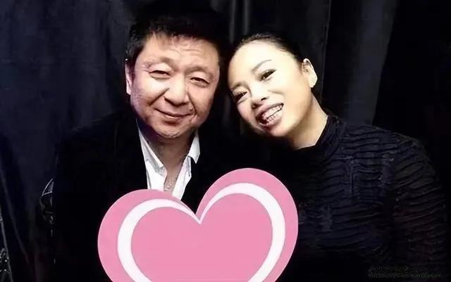 黄绮珊:一婚被折磨后逃婚,二婚被离婚后轻生,三婚背家暴爆丑闻-黄绮珊现任丈夫