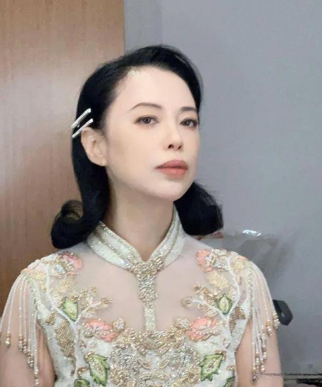 黄绮珊:一婚被折磨后逃婚,二婚被离婚后轻生,三婚背家暴爆丑闻-黄绮珊现任丈夫