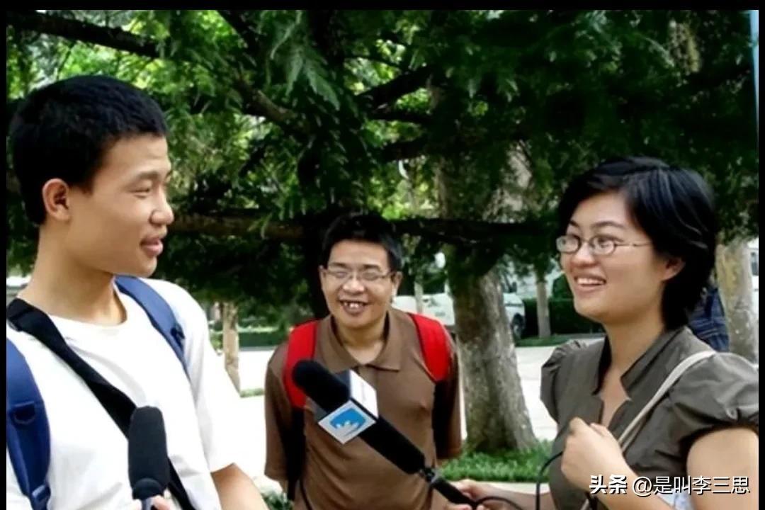 韦东奕近照,食堂就餐样貌令人心酸:“除了数学他什么都不会”-韦东奕!