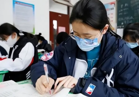 北大韦神出数学题,深中初二学生竟写出标准答案,真是青出于蓝-北大韦神解题