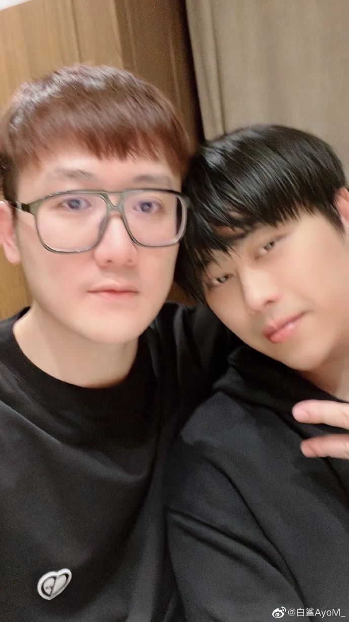 那个男人上镜了!CF一哥晒与卢本伟合照,深度探讨斗地主技巧?-卢本伟打牌语录