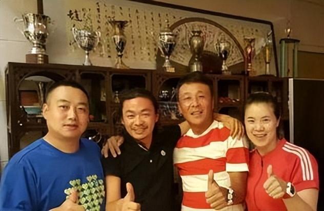 霍启刚和郭晶晶的关系显然已经和好如初,夫妻在日本购物?看看吧-霍启刚和郭晶晶是初次结婚吗