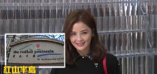 阿Sa前夫郑中基罕现身,低头亲吻女儿牵手妻子,甜蜜生活惹人慕-阿sa为什么和郑中基结婚