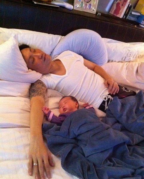 郑中基红馆开唱,三代同堂演出守岁-郑中基现场演唱视频大全播放