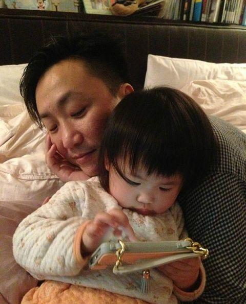 郑中基红馆开唱,三代同堂演出守岁-郑中基现场演唱视频大全播放