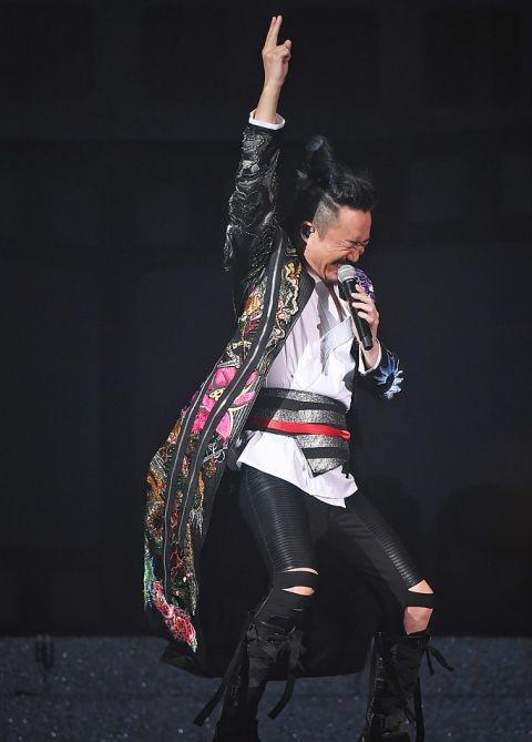 郑中基红馆开唱,三代同堂演出守岁-郑中基现场演唱视频大全播放