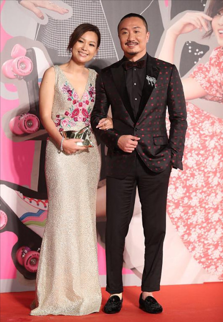 郑中基9月17日携妻子见粉丝,不及前妻阿SA漂亮,2孩子是路人脸-郑中基的妻子