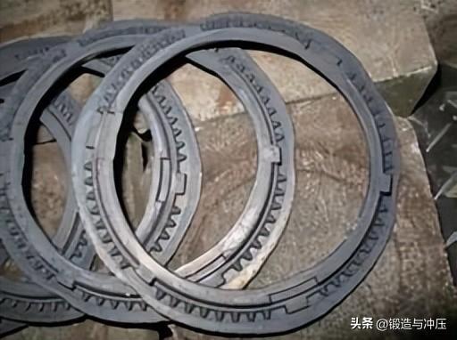 汽车变速器齿轮类零件的锻造-汽车变速箱齿轮一般选择什么材料制造