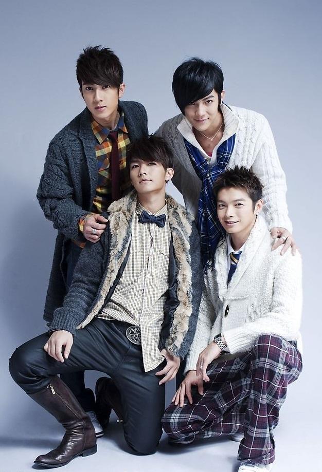 震撼整个内娱的顶流男团大瓜,原来早就被他曝光了-内娱顶流女团