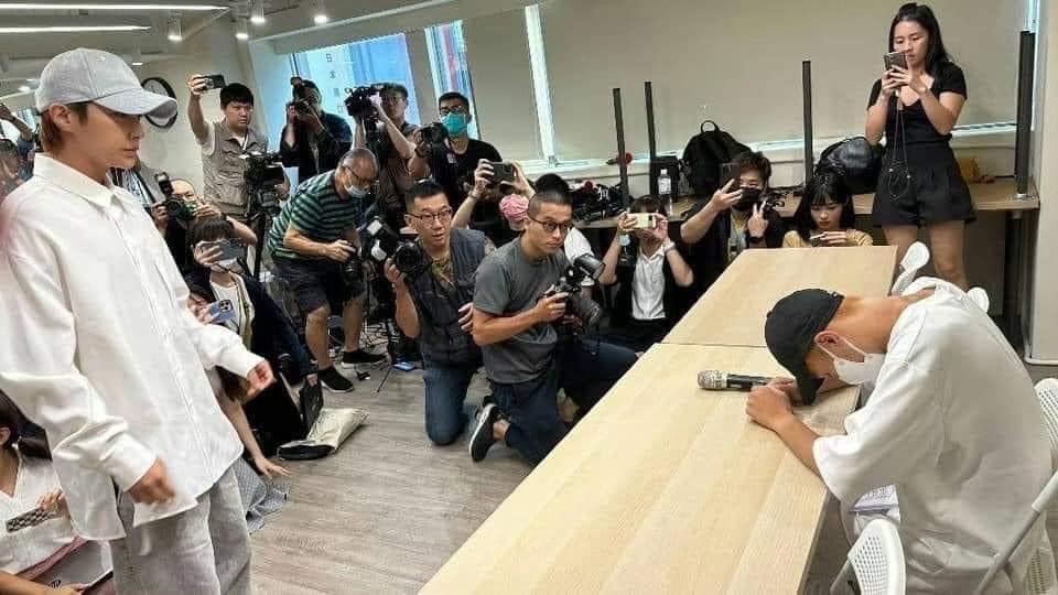 震撼整个内娱的顶流男团大瓜,原来早就被他曝光了-内娱顶流女团