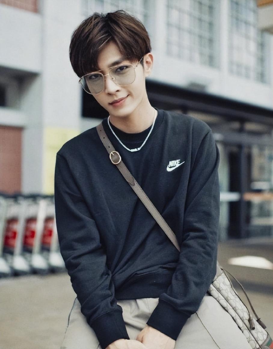 震撼整个内娱的顶流男团大瓜,原来早就被他曝光了-内娱顶流女团