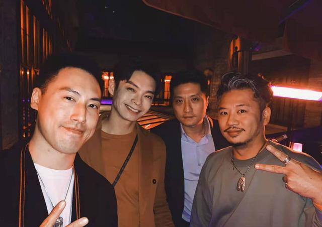 辰亦儒穿T恤秀肌肉帅气大逆袭!40岁生日飞轮海齐聚,独缺炎亚纶-辰亦儒最新发型