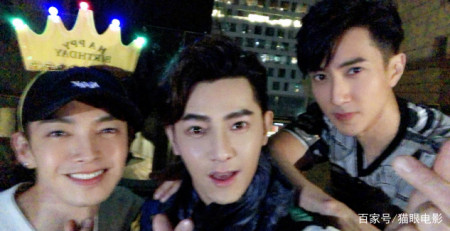 辰亦儒大办40岁生日,穿白T恤状态依旧,吴尊汪东城皆来捧场-辰亦儒近况