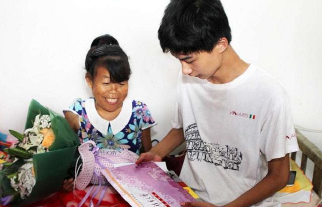 河北考生高考744分,清华校长亲自上门接人,一进门却傻眼了:这个家简直太穷了!