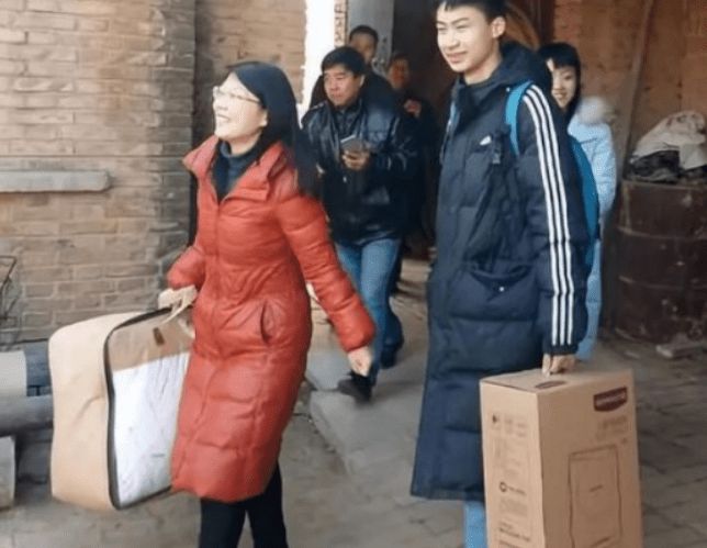 庞众望:捡废品照顾瘫痪母亲,以744分考上清华,一人撑起一个家-庞众望现状