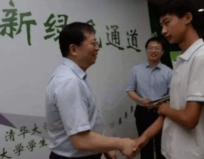 庞众望:捡废品照顾瘫痪母亲,以744分考上清华,一人撑起一个家-庞众望现状